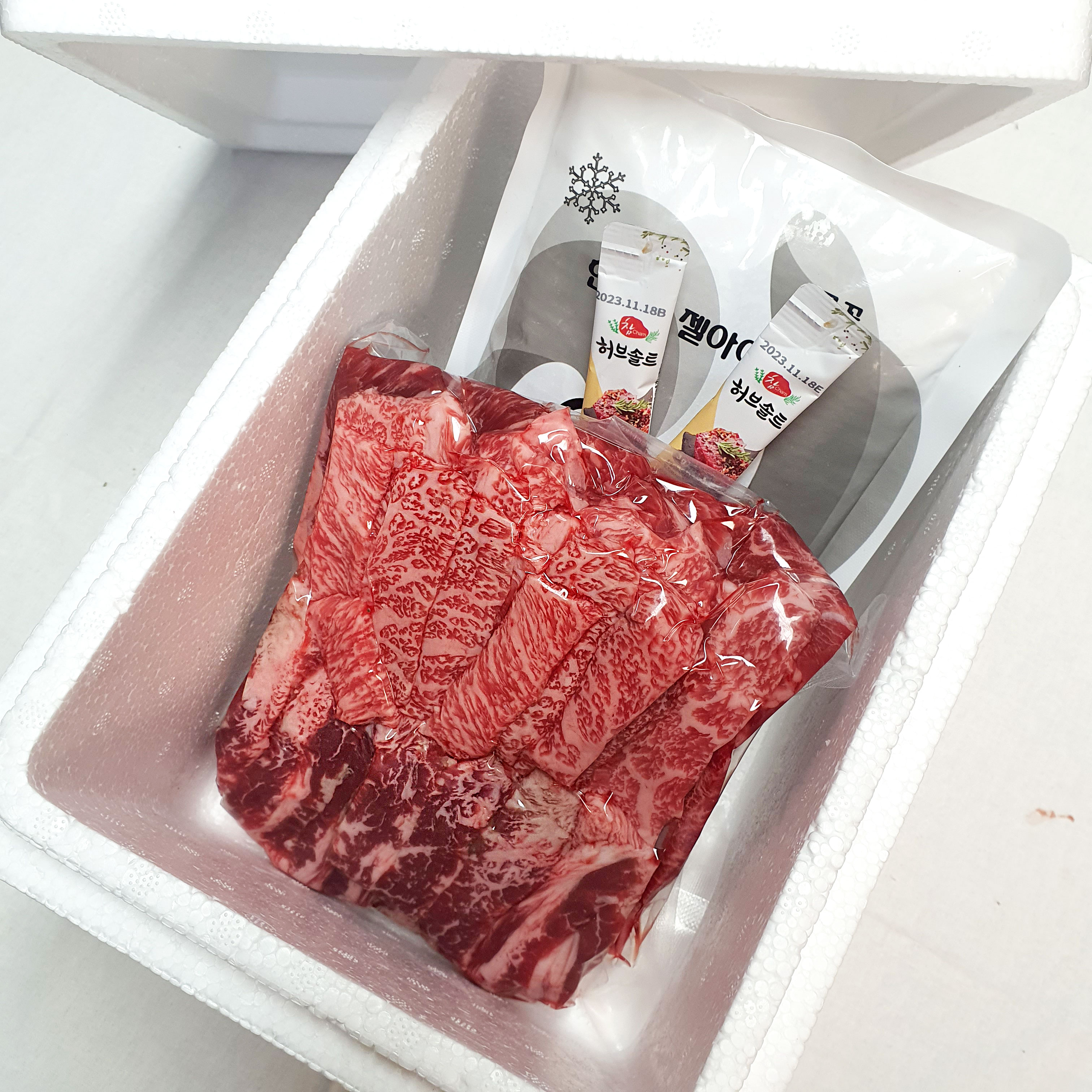 소고기 한상 모듬세트 1kg(꽃등심300g+채끝살300g+갈비살200g+살치살200g)